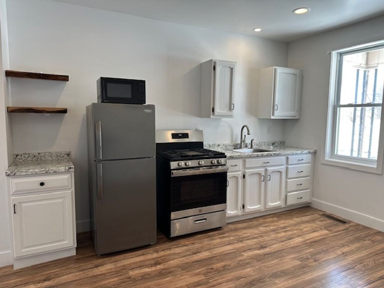 642 N 3rd Ave #1 - Photo 4 of 7