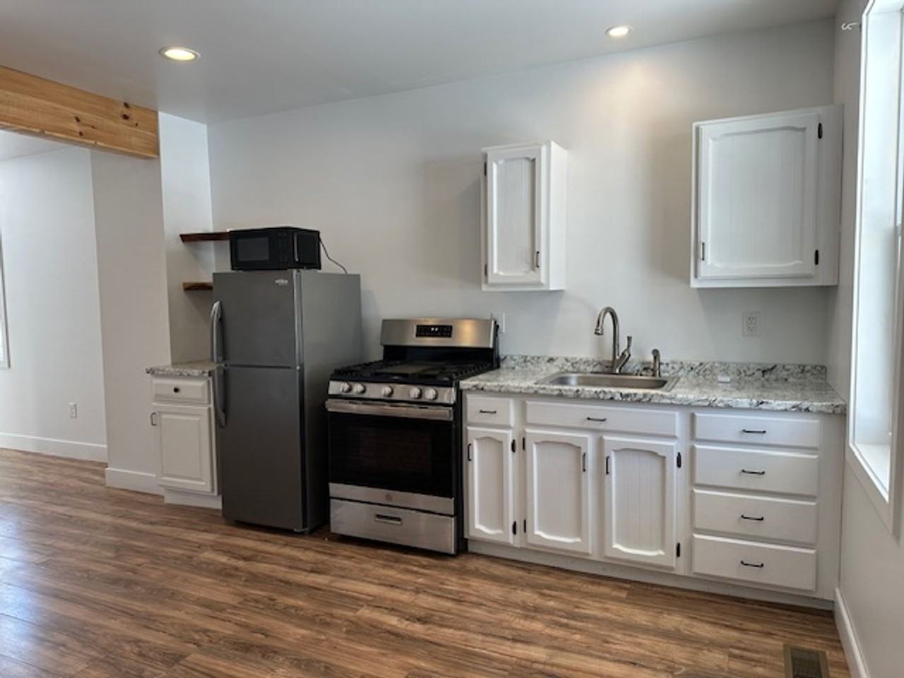 642 N 3rd Ave #1 - Photo 5 of 7