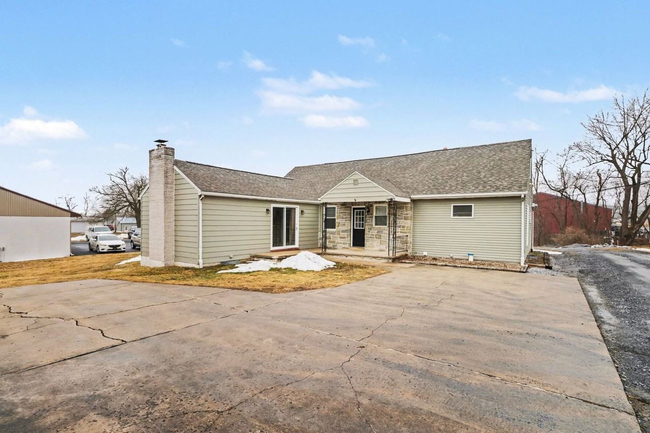 5885 Avis Ln - Photo 3 of 28