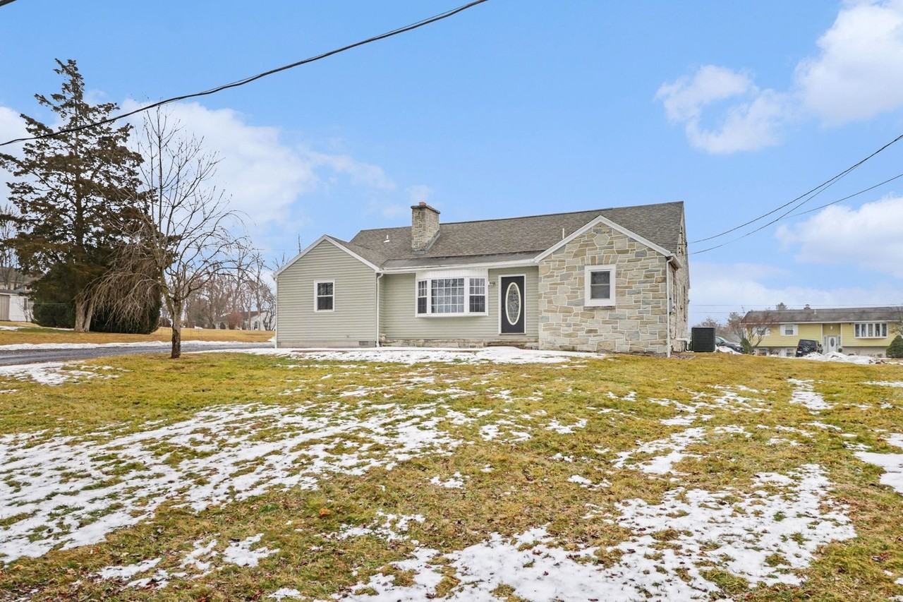 5885 Avis Ln - Photo 5 of 28