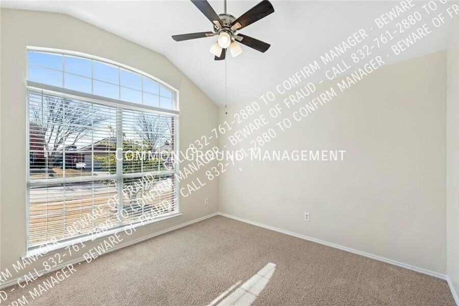 1118 Grace Dr - Photo 3 of 39