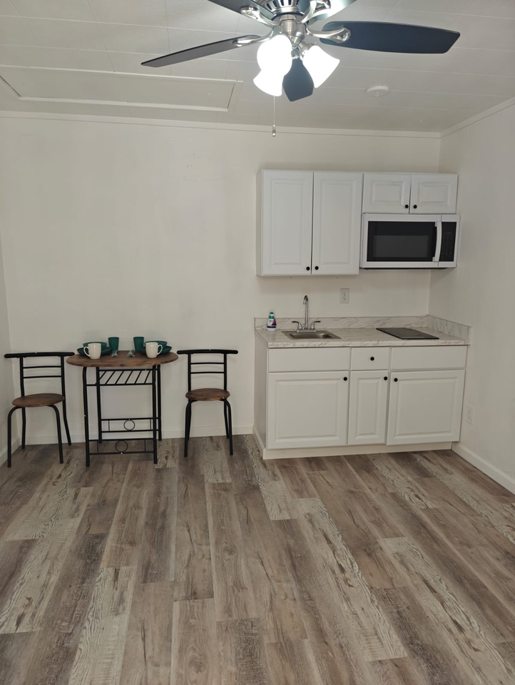 306 W Lewis St #3 - Photo 2 of 4