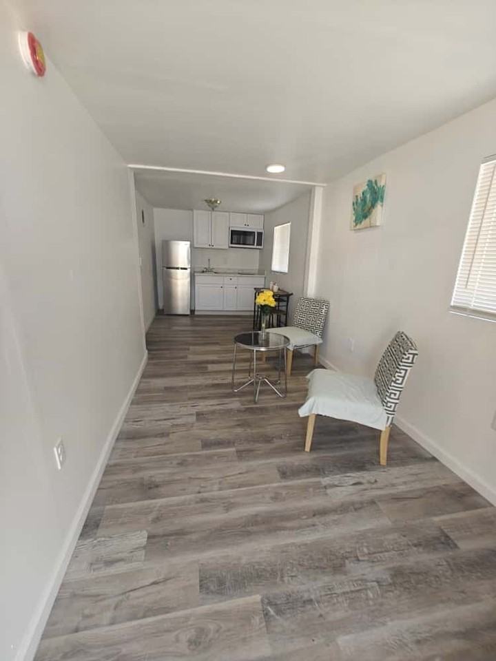 306 W Lewis St #4 - Photo 2 of 6