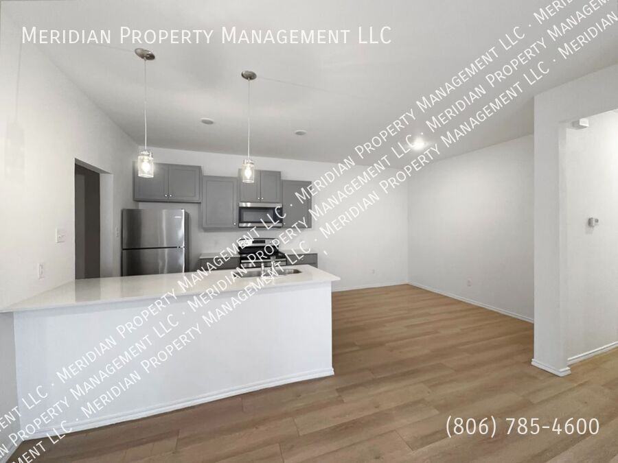 5537 Itasca St #B - Photo 6 of 33