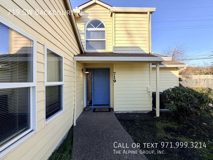 719 Sw Back Court Pl - Photo 2 of 35