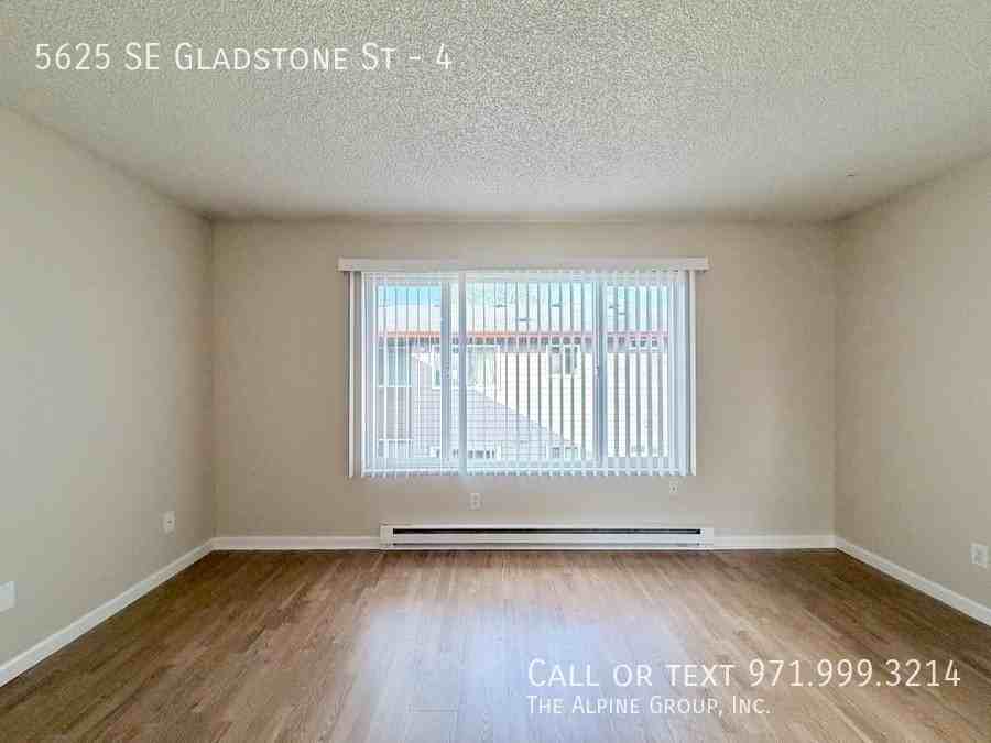 5625 Se Gladstone St #4 - Photo 3 of 17