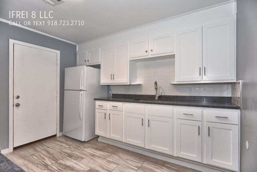 1557 N Irvington Ave - Photo 5 of 22