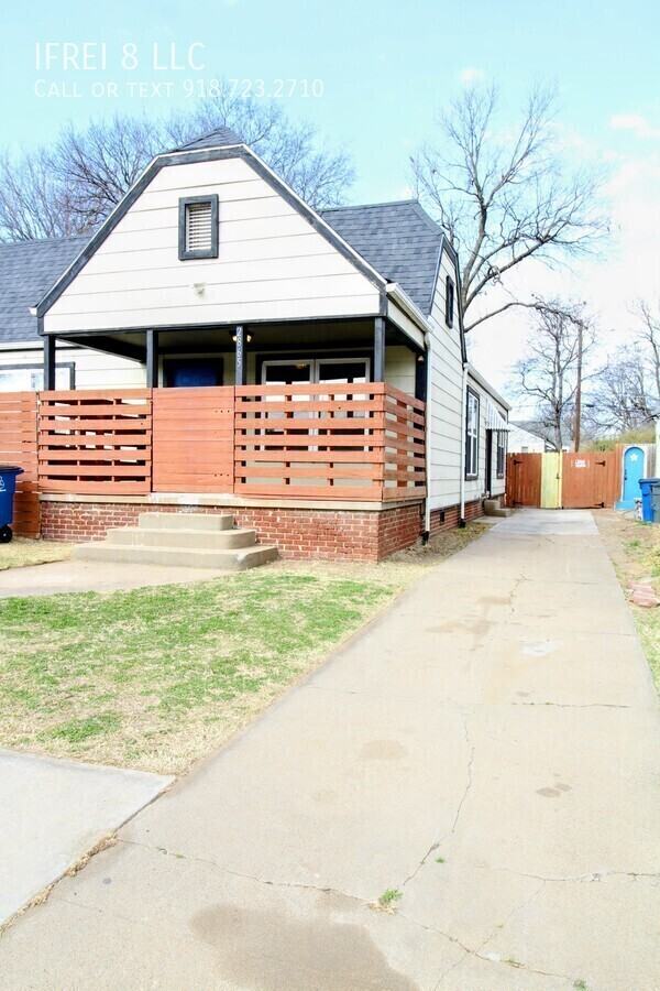 2865 E Admiral Pl - Photo 3 of 36