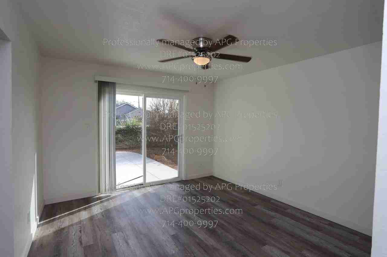 519 N Daisy Ave - Photo 6 of 26