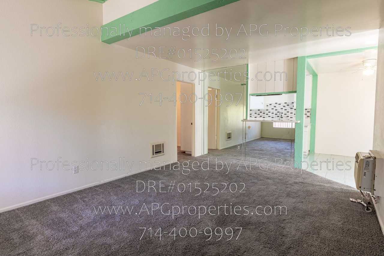 1040 W Macarthur Blvd #66 - Photo 2 of 26