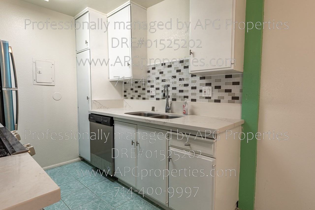 1040 W Macarthur Blvd #66 - Photo 7 of 26