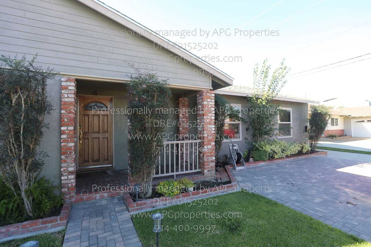 11441 Park Ln - Photo 2 of 29