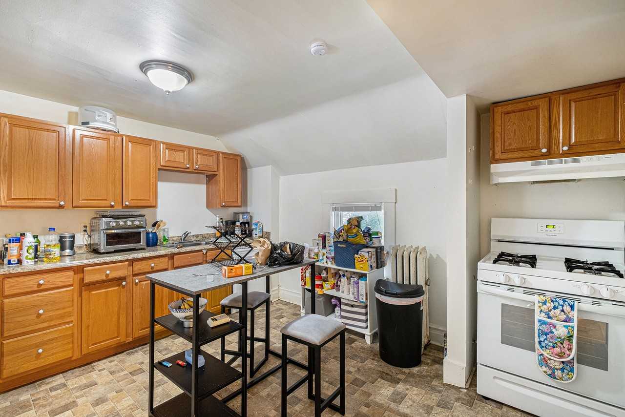 1119 S Forest Ave - Photo 5 of 18