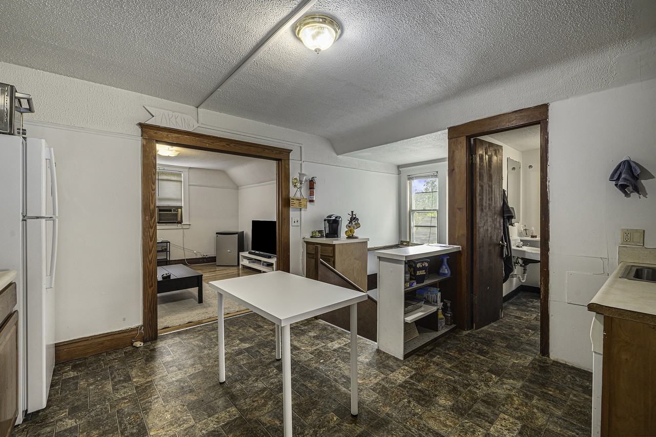 1015 Packard St #2 - Photo 4 of 11