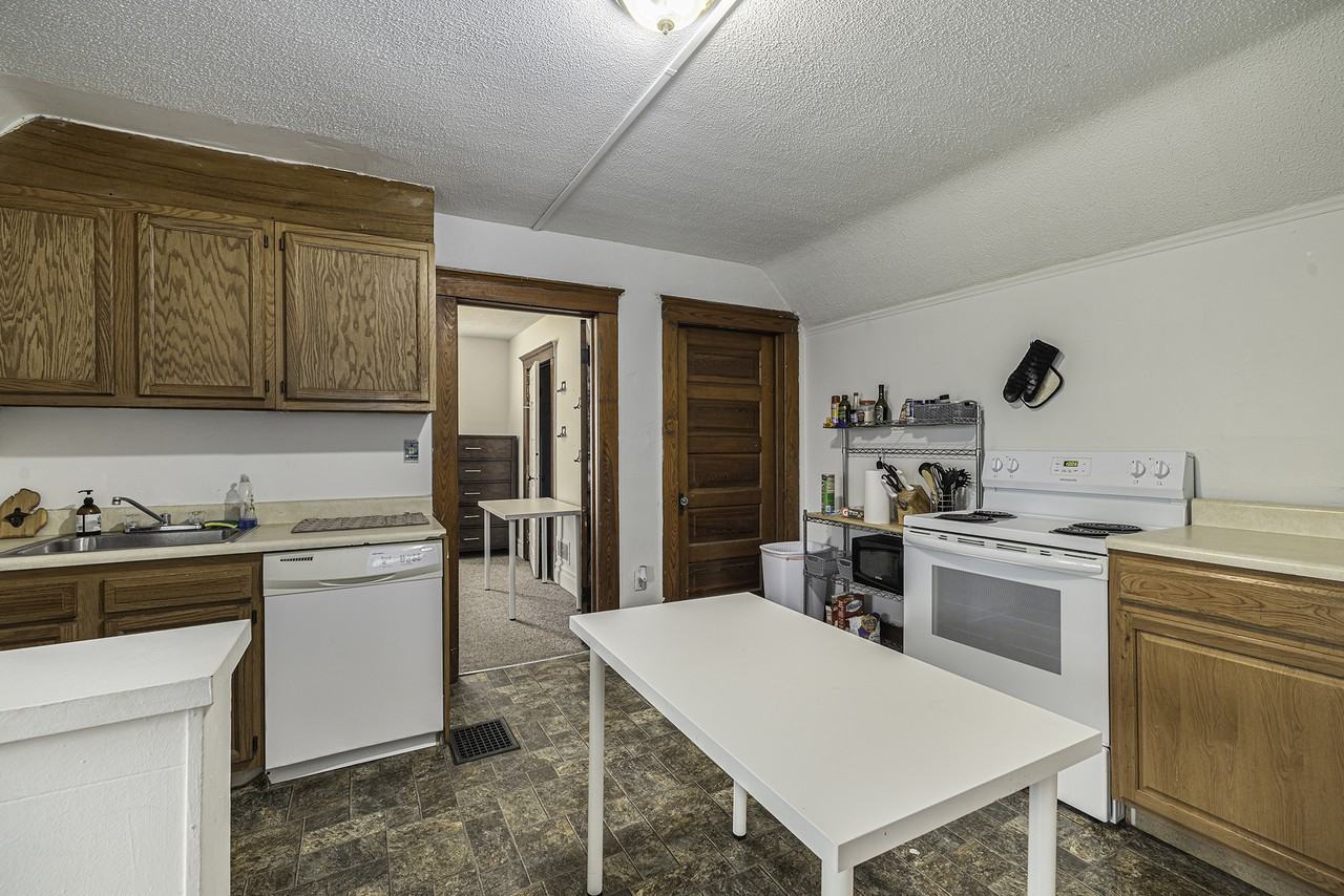 1015 Packard St #2 - Photo 5 of 11