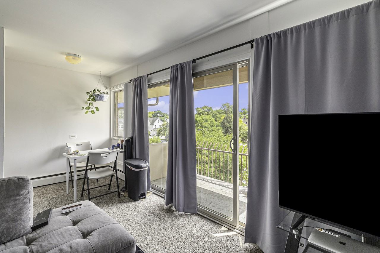 1327 Wilmot St #7 - Photo 3 of 10