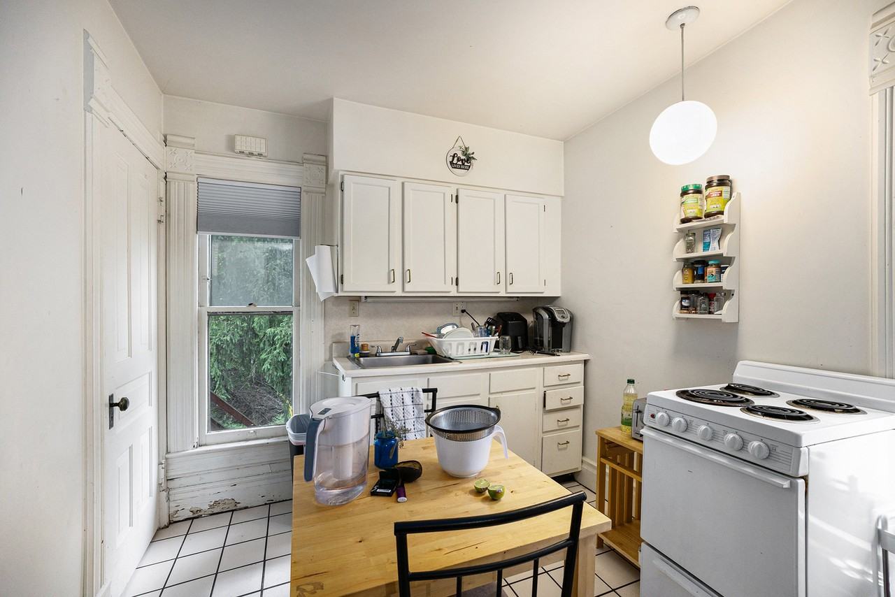 528 5th St #2 - Photo 4 of 13