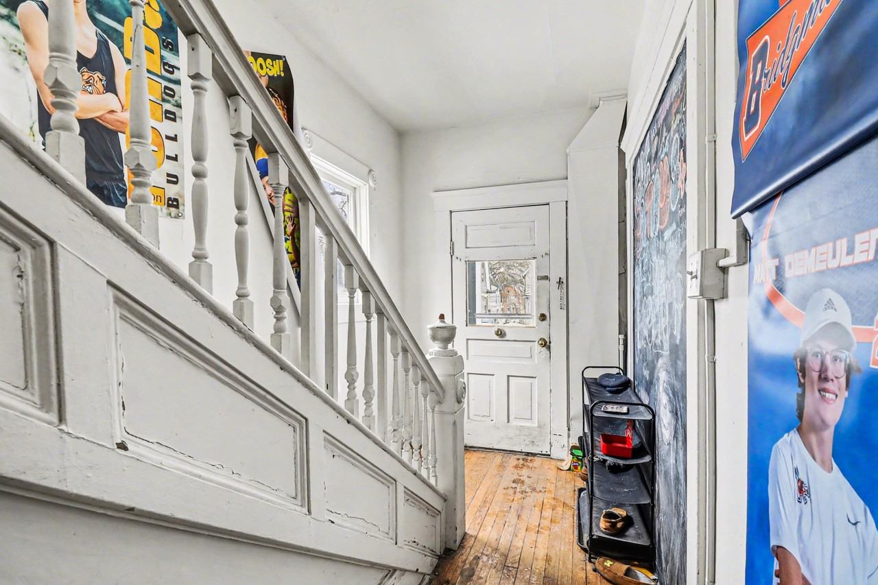 606 Catherine St - Photo 2 of 28