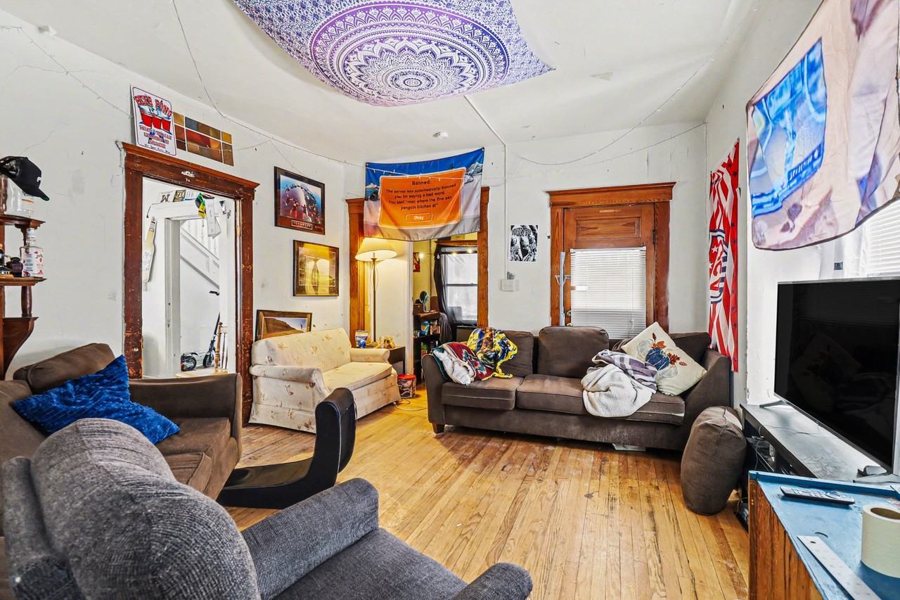 606 Catherine St - Photo 3 of 28