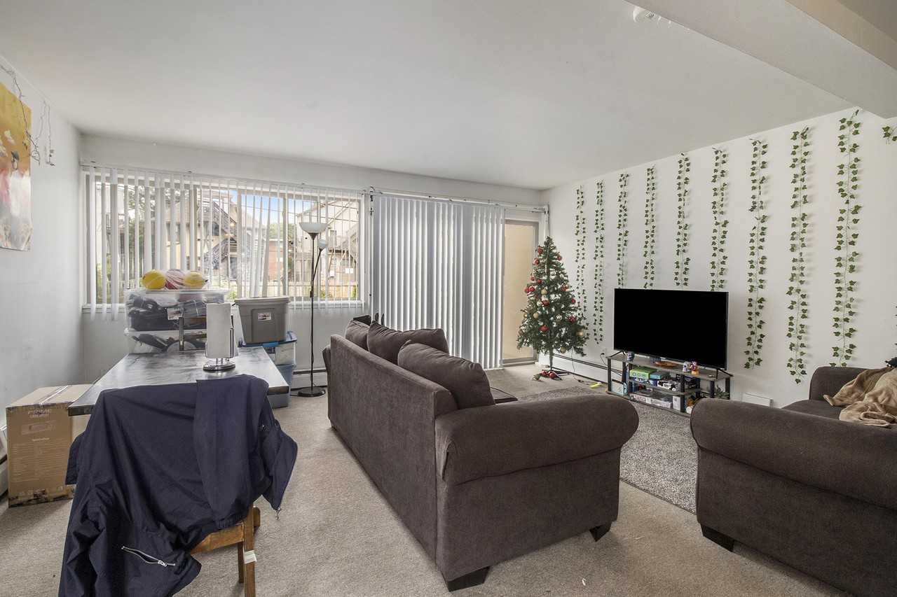 1327 Wilmot St #4 - Photo 3 of 13