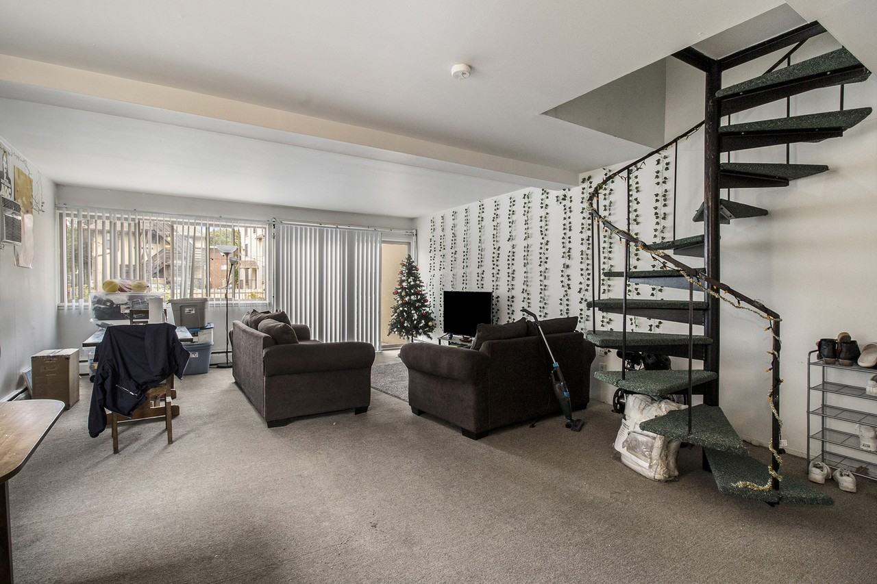 1327 Wilmot St #4 - Photo 5 of 13