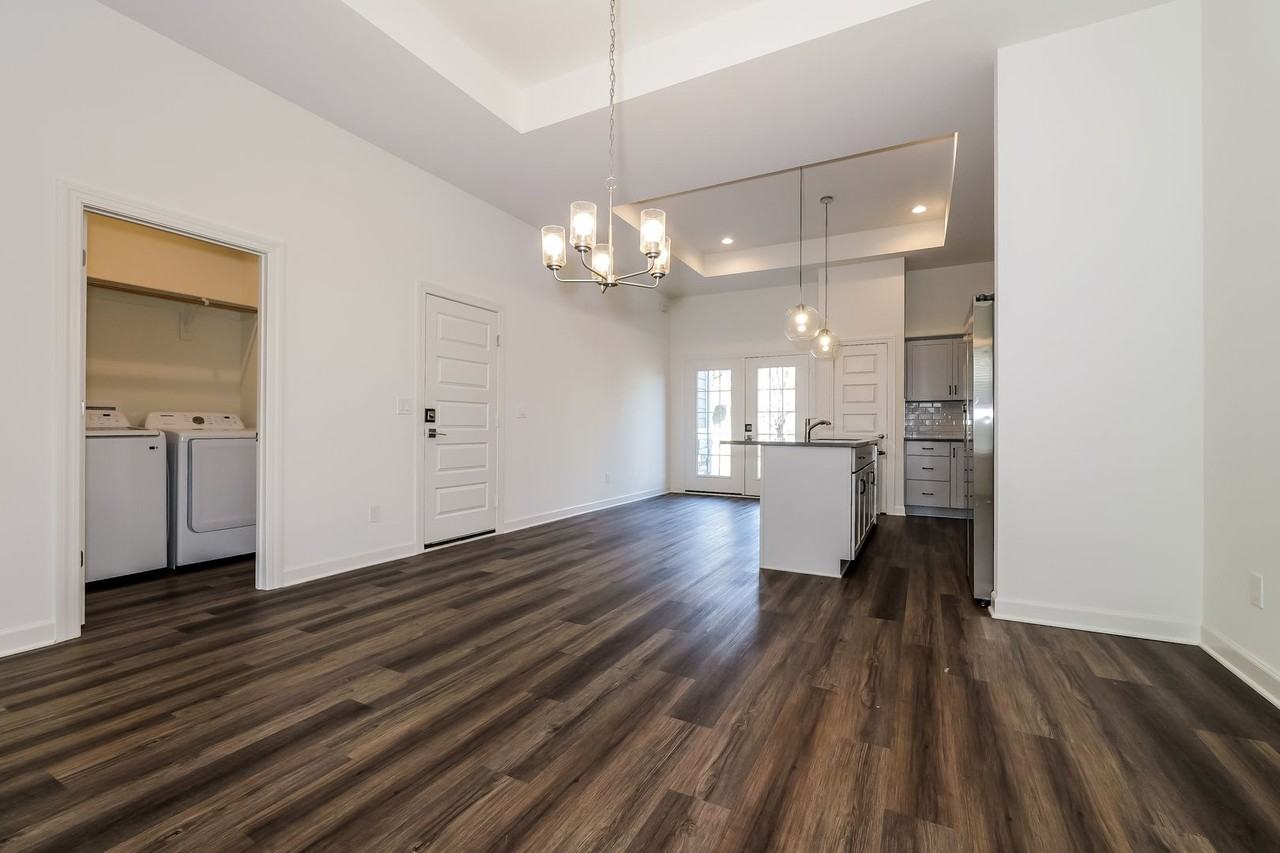 16161 Fontana St - Photo 7 of 17