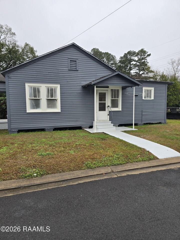 220 Saint Peter St - Photo 2 of 8