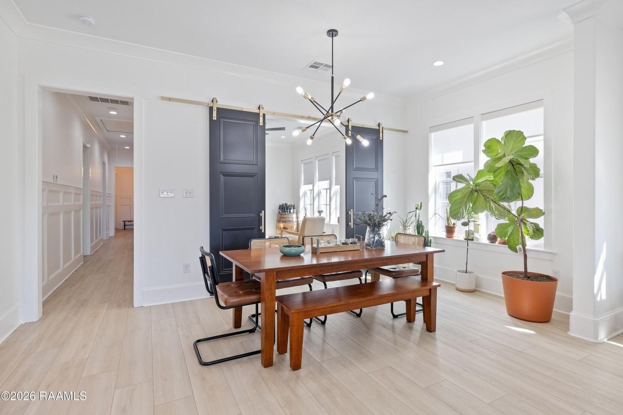 1013 Camellia Blvd Unit A - Photo 2 of 17