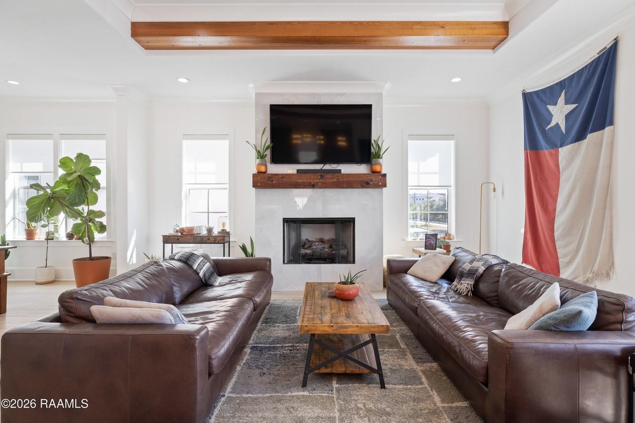 1013 Camellia Blvd Unit A - Photo 6 of 17