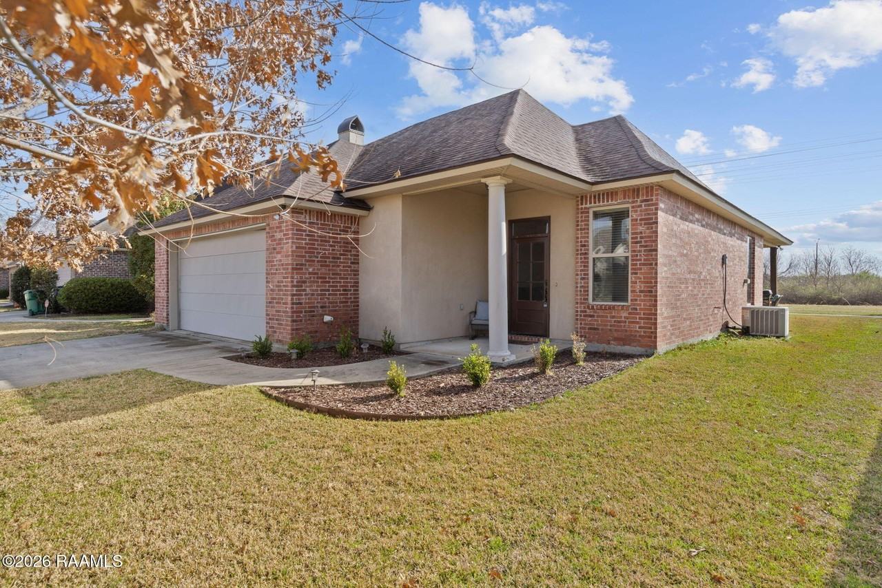 300 Overbrook Dr - Photo 2 of 23