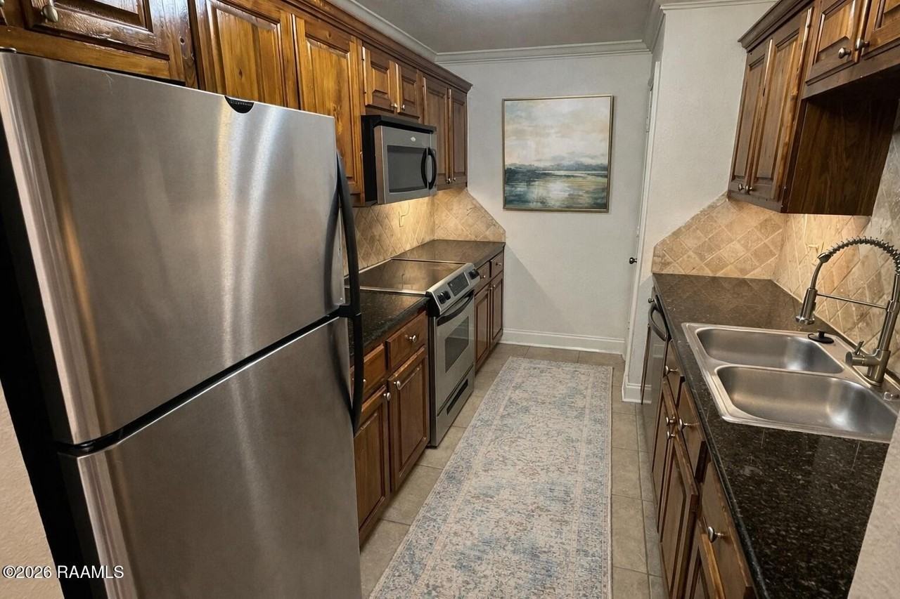 112 Hillside Dr Apt 51 - Photo 6 of 16