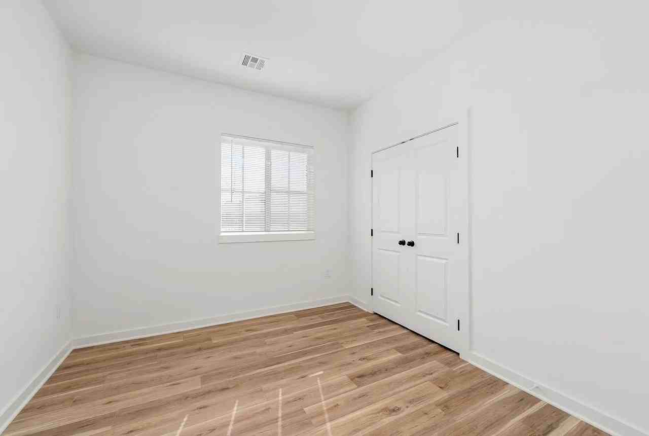 2333 S Spring Hill Ct - Photo 2 of 22