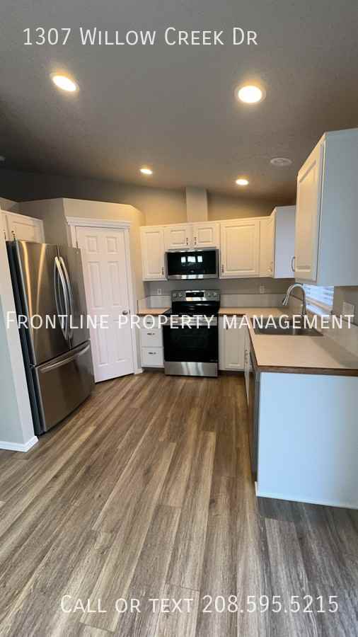 1307 Willow Creek Dr - Photo 6 of 17