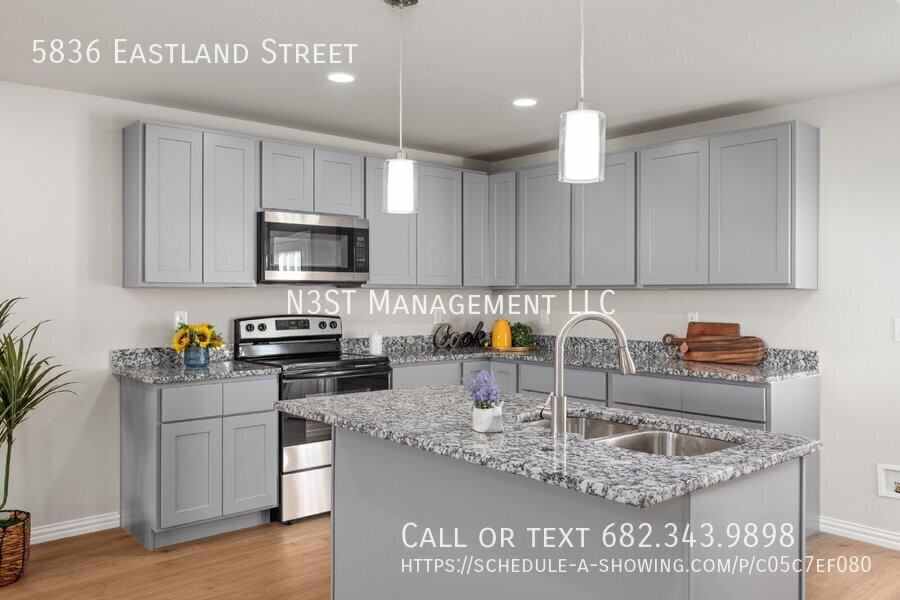 5836 Eastland St - Photo 4 of 34