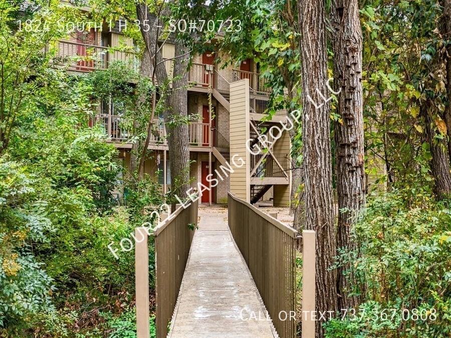 1824 S Interstate 35 - Photo 2 of 11