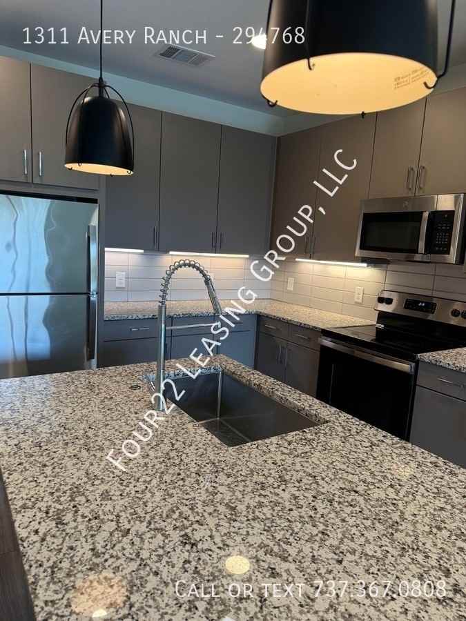 AVERY & #294768 - Photo 2 of 7