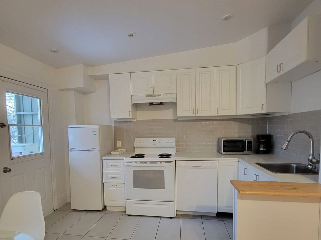 4072 Rue Drolet #1222991P - Photo 6 of 24