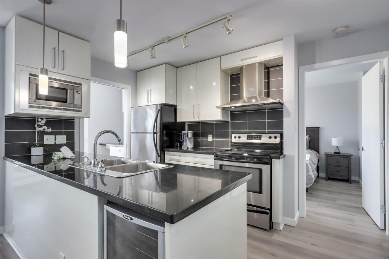 188 Keefer Pl #1271292P - Photo 3 of 23