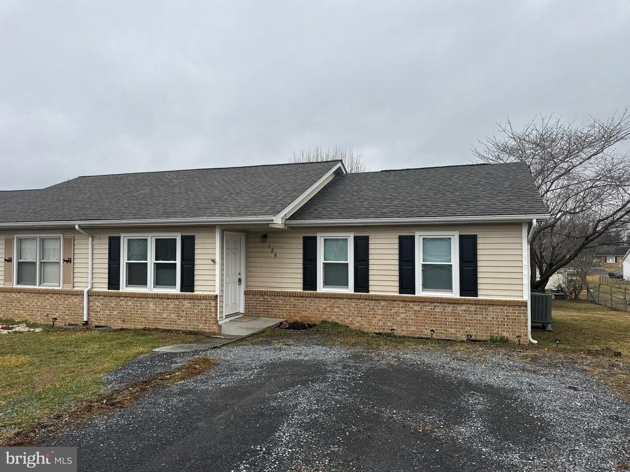 125 Early Dr - Photo 2 of 7