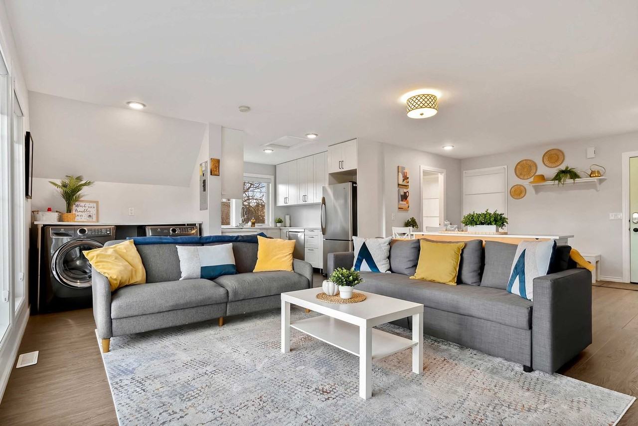 74 Elma St W #1303239P - Photo 2 of 24