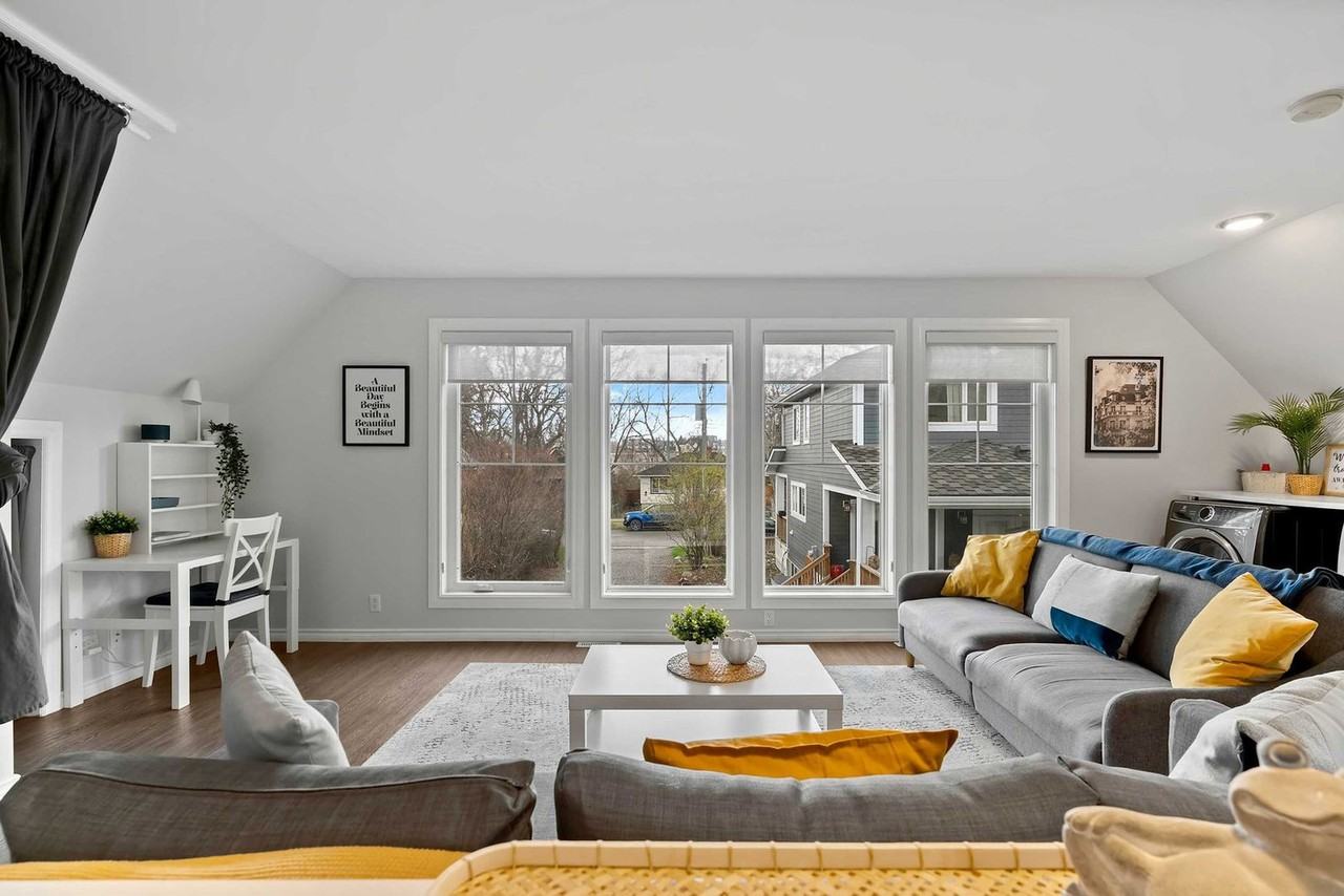 74 Elma St W #1303239P - Photo 3 of 24