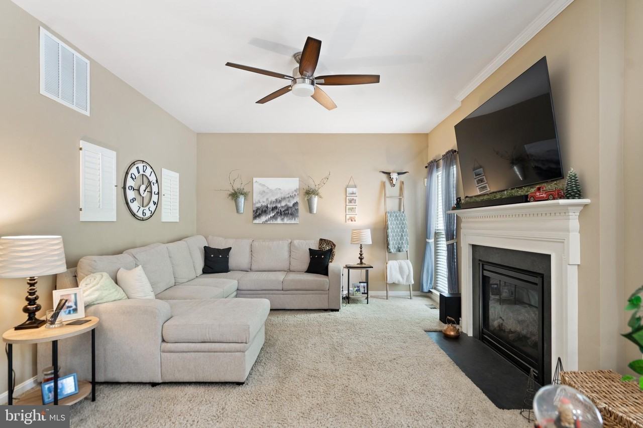 2013 Taylor Grace Ct - Photo 3 of 50