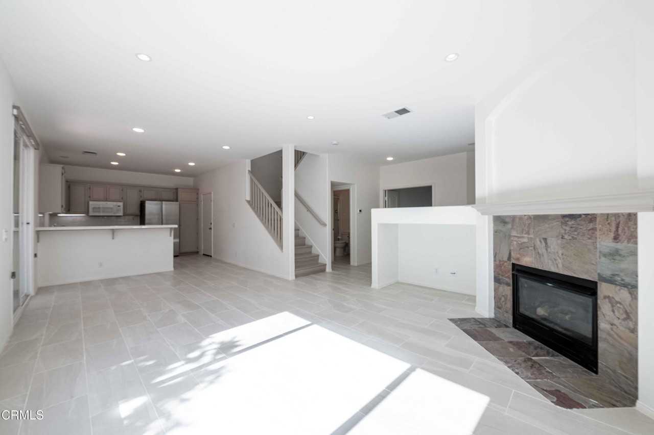 3904 Angeline St - Photo 4 of 26