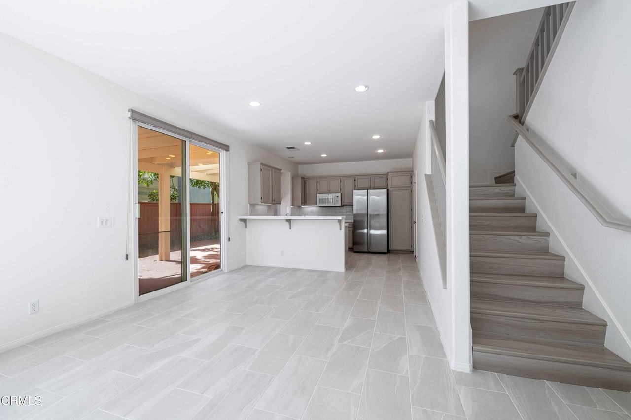 3904 Angeline St - Photo 5 of 26