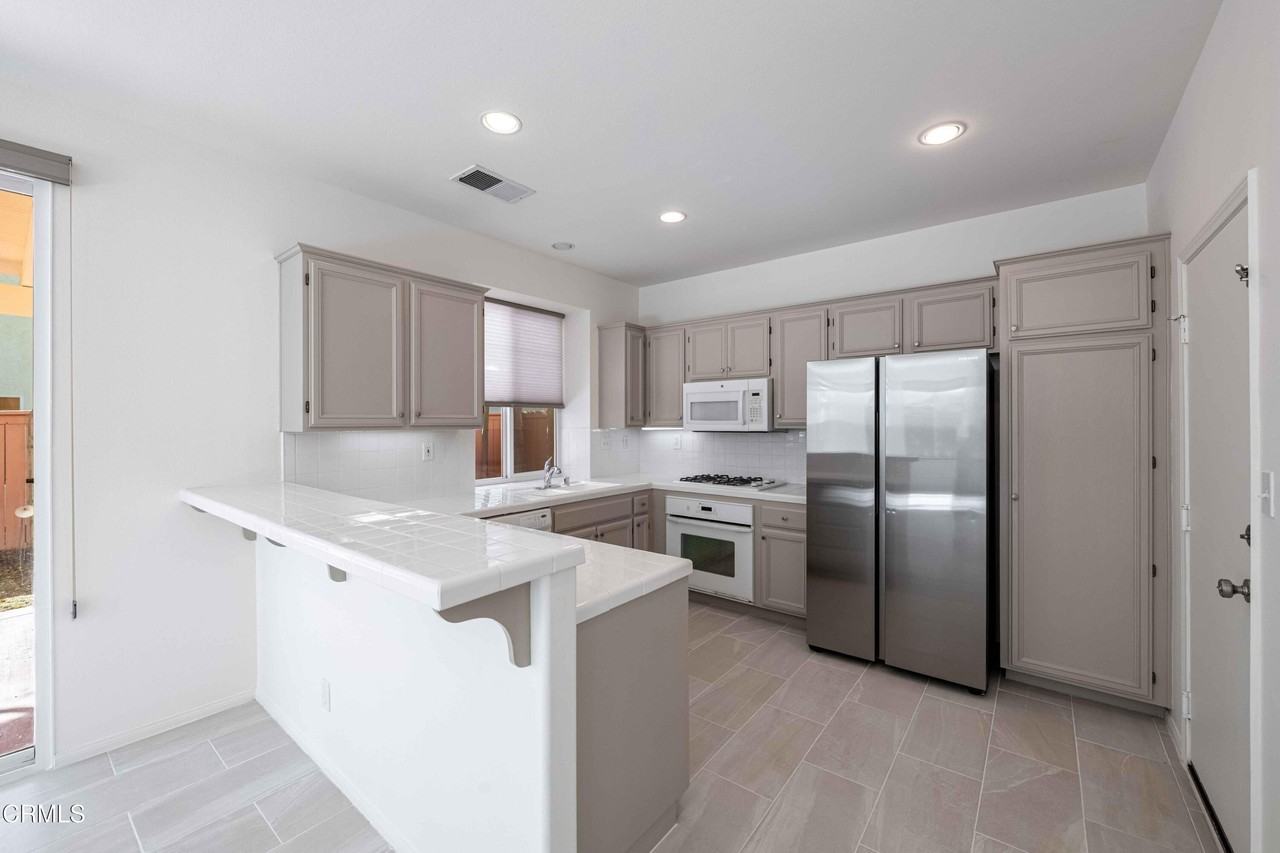 3904 Angeline St - Photo 6 of 26