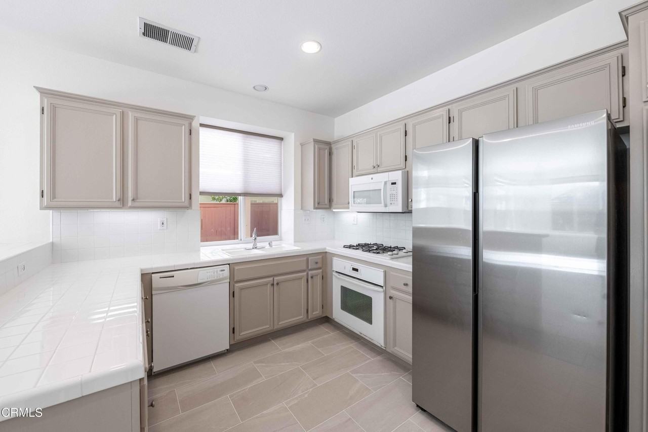 3904 Angeline St - Photo 7 of 26