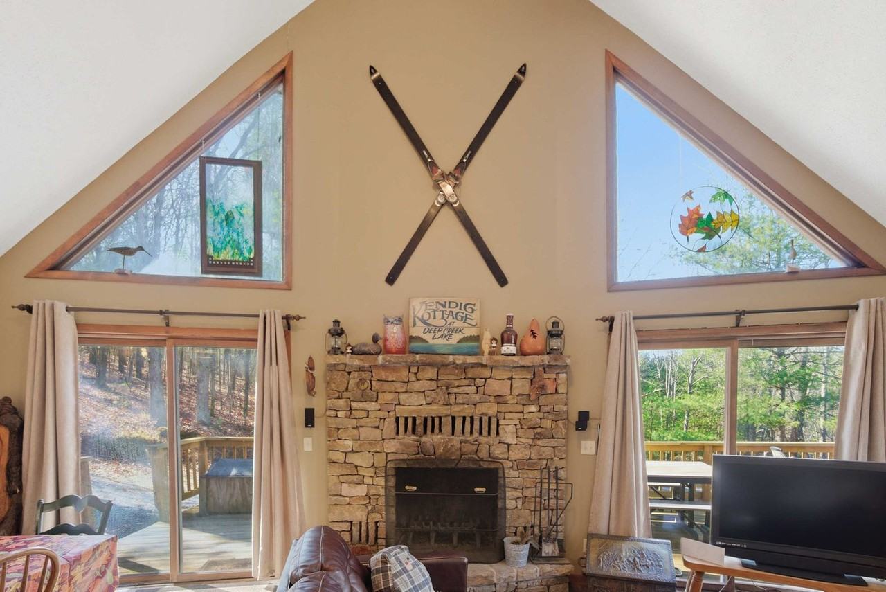 610 Traci Ln #1359846P - Photo 3 of 42