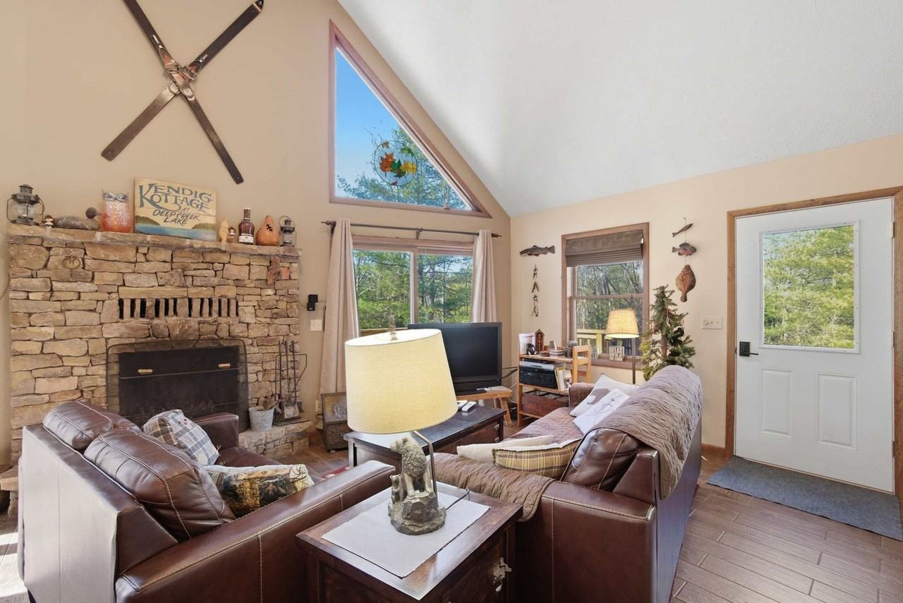 610 Traci Ln #1359846P - Photo 6 of 42