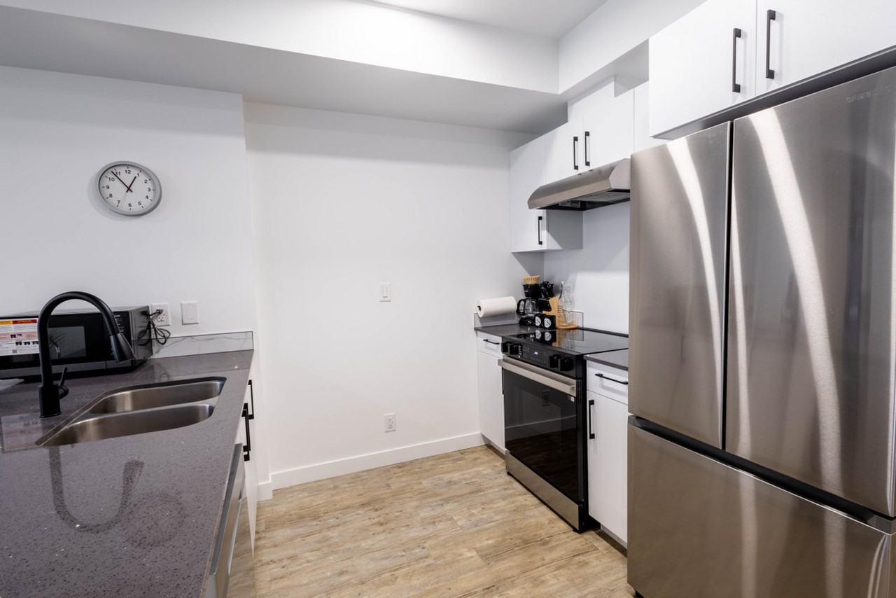 1827 Albert St #1373723P - Photo 3 of 10