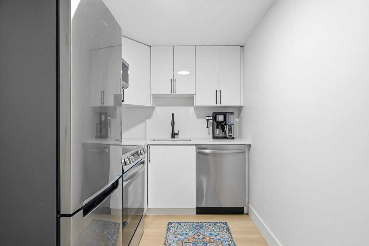 11230 127 St Nw #1391345P - Photo 3 of 28